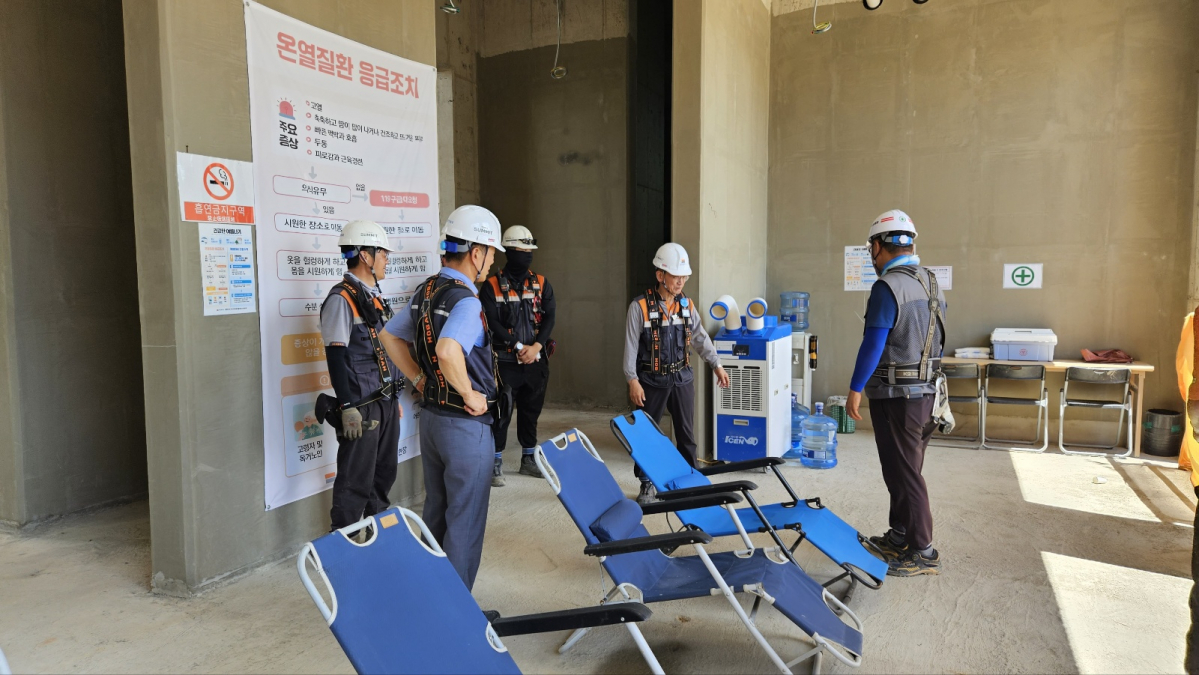 ▲호반건설 폭염 대비 온열질환 예방 점검 현장 (자료제공=호반건설)