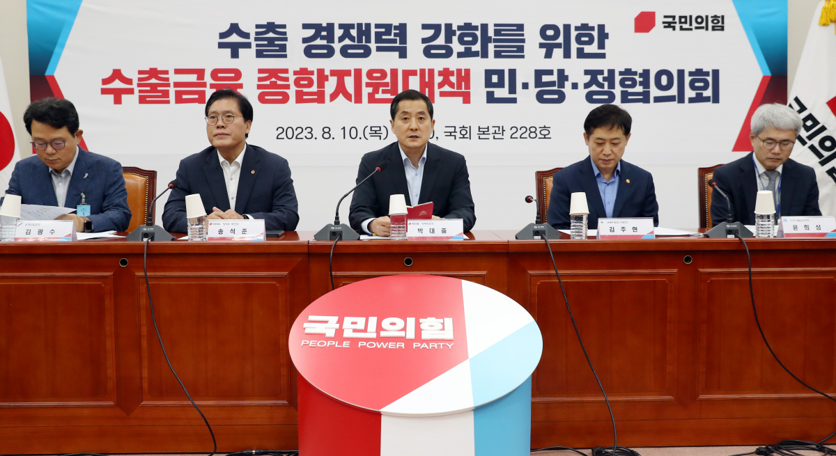 ▲[서울=뉴시스] 이영환 기자 = 박대출 국민의힘 정책위의장이 10일 오전 서울 여의도 국회에서 열린 수출 경쟁력 강화를 위한 수출금융 종합지원대책 민·당·정 협의회에서 발언을 하고 있다. 2023.08.10. 20hwan@newsis.com