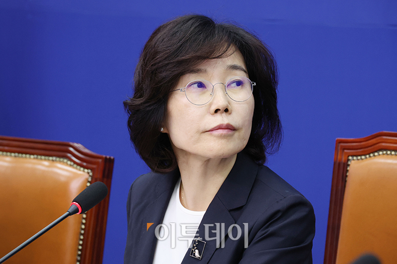 ▲김은경 더불어민주당 혁신위원장이 10일 서울 여의도 국회에서 혁신안 발표 기자회견에 참석하고 있다. 고이란 기자 photoeran@