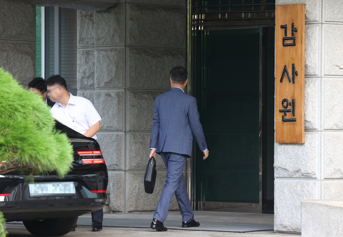 ▲세계스카우트 잼버리 대회 파행 사태의 책임 소재를 가리기 위한 감사원 감사가 예고된 14일 오전 최재해 감사원장이 종로구 감사원 건물로 출근하고 있다. (연합뉴스)