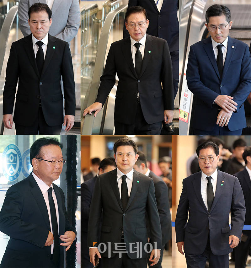 ▲김영호(사진 왼쪽부터 시계방향) 통일부 장관, 정우택 국회 부의장, 이필수 대한의사협회장, 김부겸 전 국무총리, 김태호 국민의힘 의원, 송석준 의원이 16일 윤석열 대통령의 부친 고 윤기중 연세대 명예교수의 빈소가 마련된 서울 서대문구 신촌세브란스병원 장례식장을 찾아 조문하기 위해 이동하고 있다. 사진공동취재단