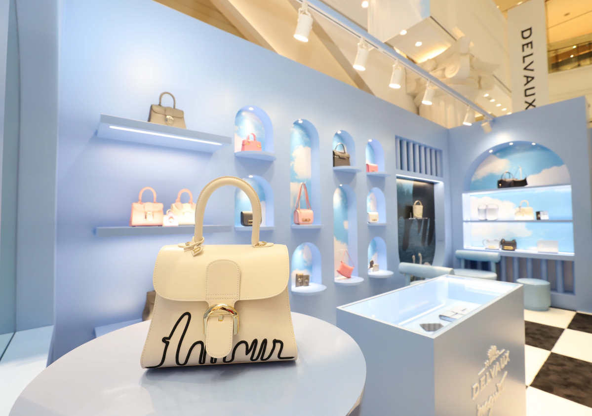 ▲신세계 강남점 델보X르네 마그리트 팝업 (사진제공=신세계백화점)