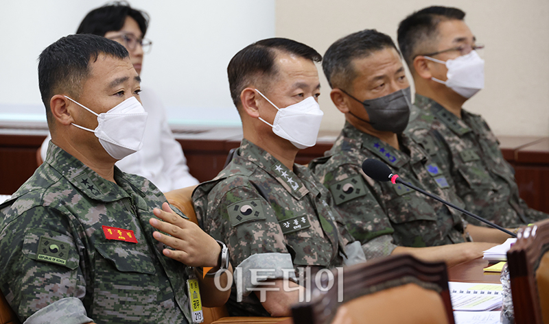 ▲21일 서울 여의도 국회에서 열린 국방위원회 전체회의에서 군 참모차장들이 참석하고 있다. 고이란 기자 photoeran@