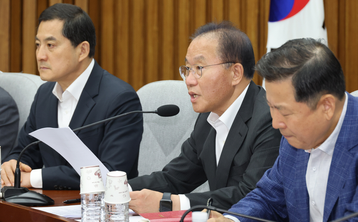 ▲국민의힘 윤재옥 원내대표가 22일 국회에서 원내대책회의를 하고 있다. (연합뉴스)
