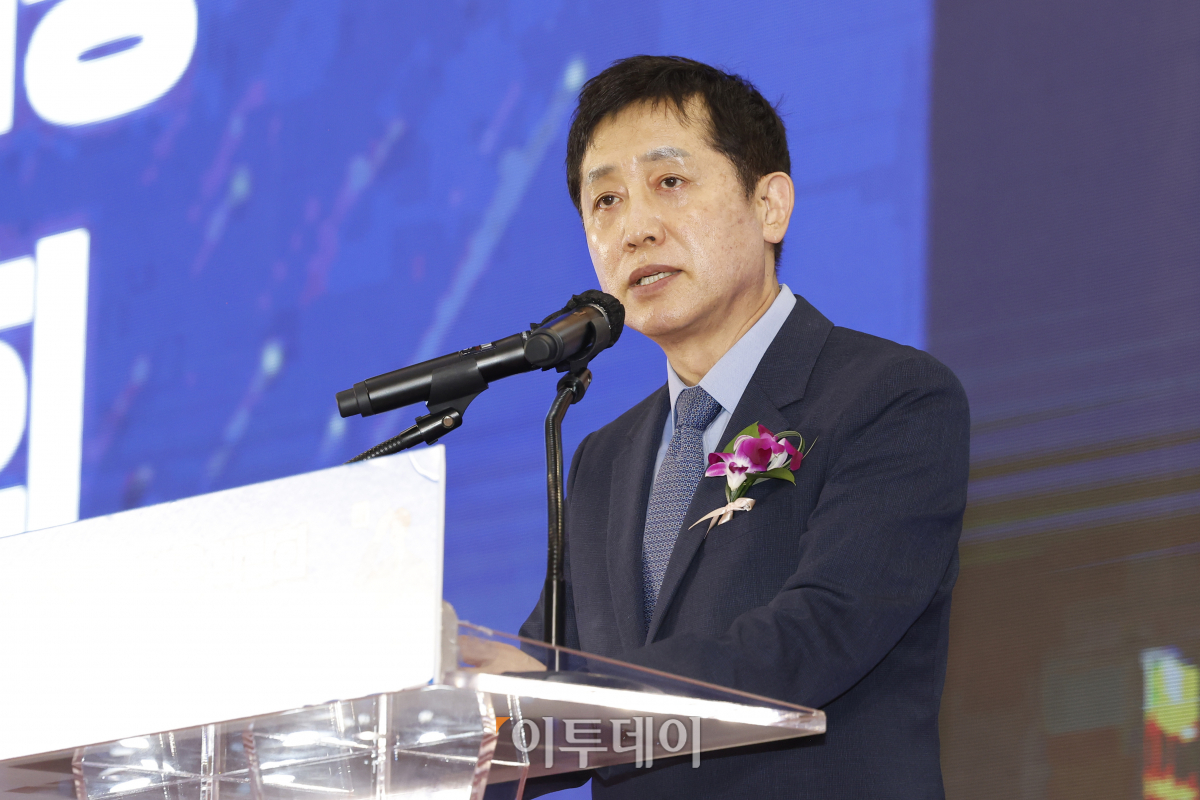 ▲김주현 금융위원장이 23일 오전 서울 중구 동대문디자인플라자에서 열린 '2023 금융권 공동채용 박람회 개막식'에서 축사를 하고 있다. 이날부터 24일까지 열리는 '2023 금융권 공동채용 박람회'는 은행·증권·보험·카드·금융공기업 등 총 64개사가 참여했다. 올해는 작년 6개 시중은행에서 5개 지방은행이 추가 참여해 11개 은행에서 현장면접을 진행한다. 조현호 기자 hyunho@