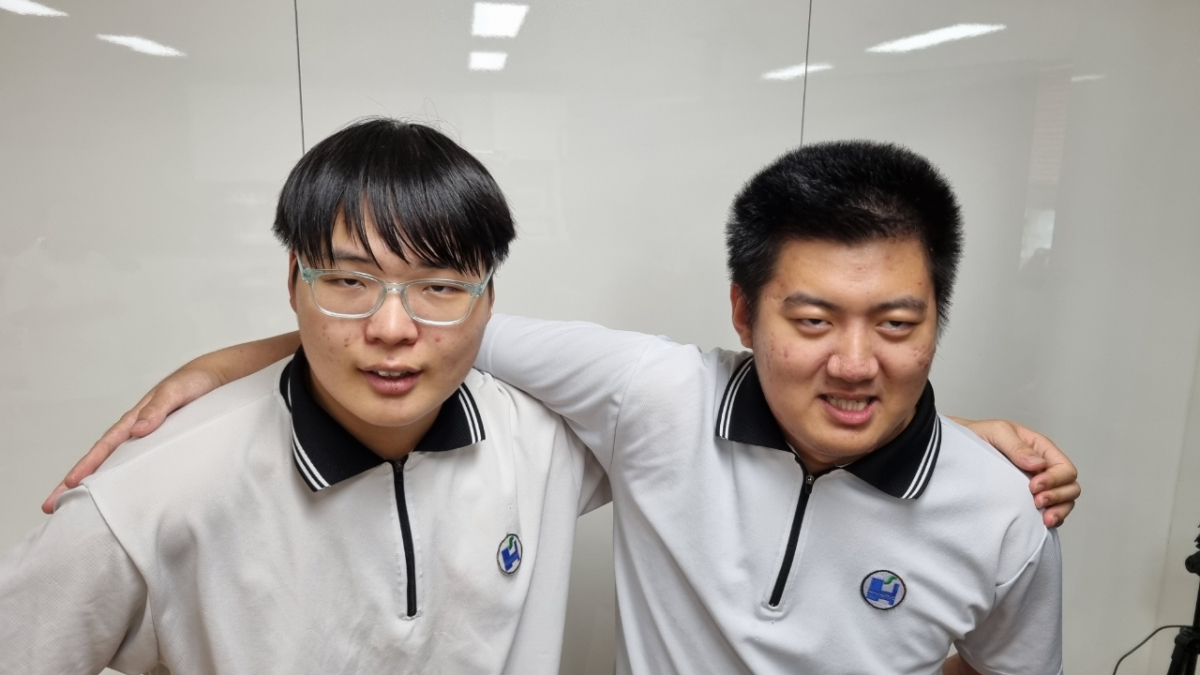 ▲설화고에 재학 중인 배찬영 군(왼쪽)과 신희준 군. (본인 제공)