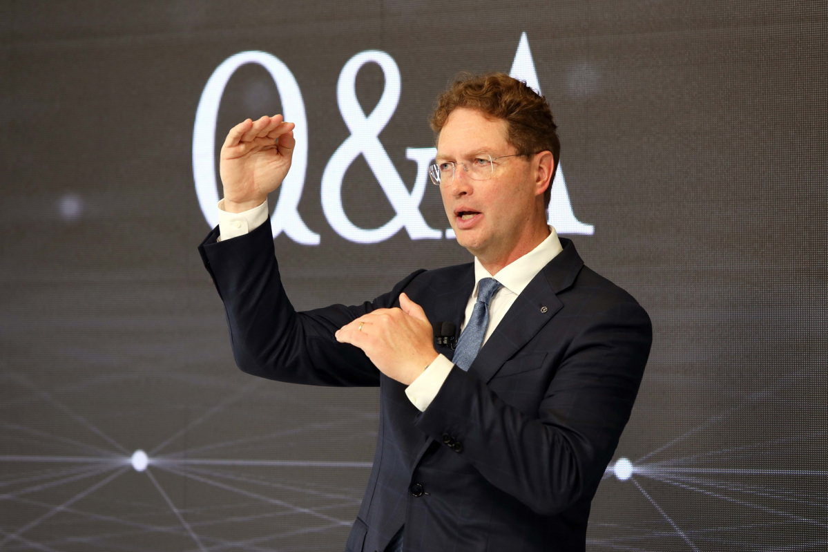 ▲올라 칼레니우스 메르세데스-벤츠 회장이 24일 서울 중구 신라호텔에서 열린 ‘메르세데스-벤츠 올-일렉트릭 쇼케이스 및 기자간담회’에서 발표하고 있다. (사진제공=메르세데스-벤츠)