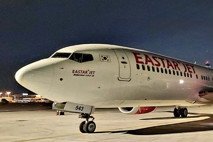 ▲25일 김포국제공항에 도착한 이스타항공 7호기(HL8543). (사진제공=이스타항공)