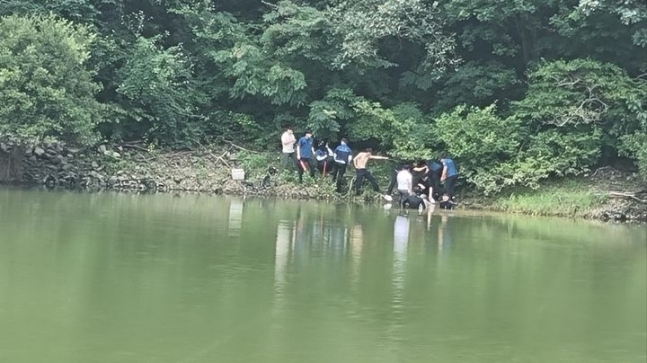 ▲숙부를 살해하고 도주한 50대 남성이 충북의 한 저수지에서 체포됐다. (사진제공=충북 괴산소방서)