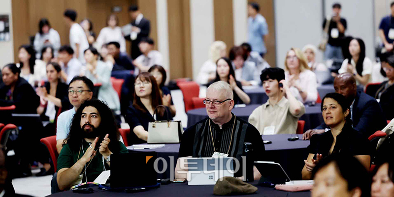 ▲28일 인천 연수구 송도컨벤시아에서 열린 2023 유엔기후변화협약(UNFCCC) 적응주간에서 참석자들이 기조연설을 듣고 있다. 사진공동취재단