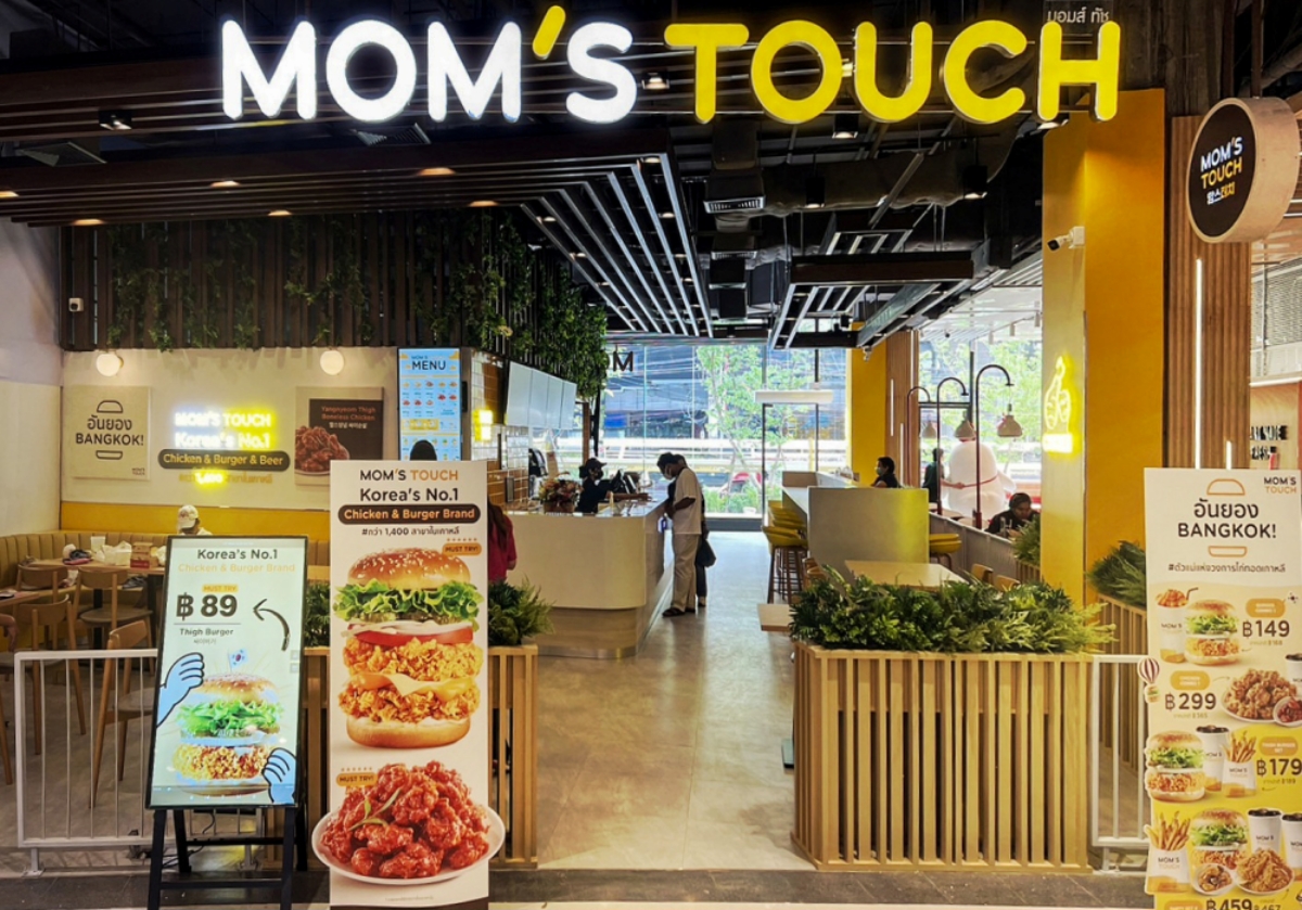 ▲맘스터치가 태국 방콕 동부의 주택 밀집 지역인 방카피에 ‘맘스터치 태국 5호점’을 개점했다. (사진=맘스터치)