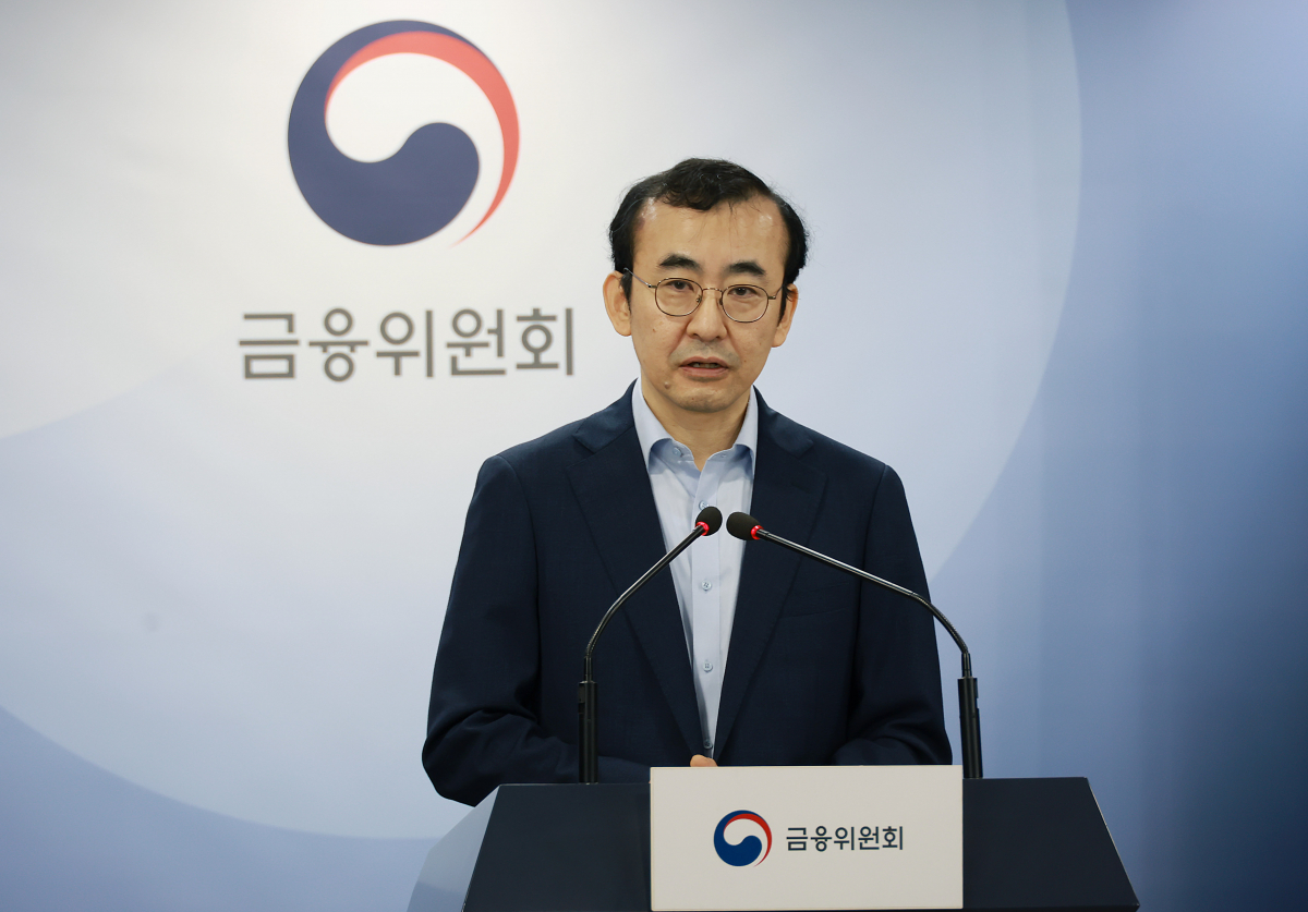 ▲이세훈 금융위원회 사무처장이 29일 오전 서울 종로구 정부서울청사 합동브리핑실에서 만기연장 상환유예 조치 연착륙 현황에 대해 브리핑하고 있다. (사진제공=금융위원회)