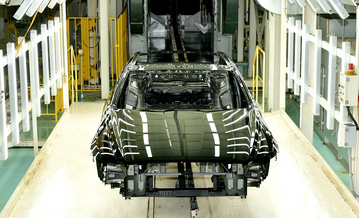 ▲저온 경화 도장 공정을 통과한 G80 차체. (사진제공=현대자동차)