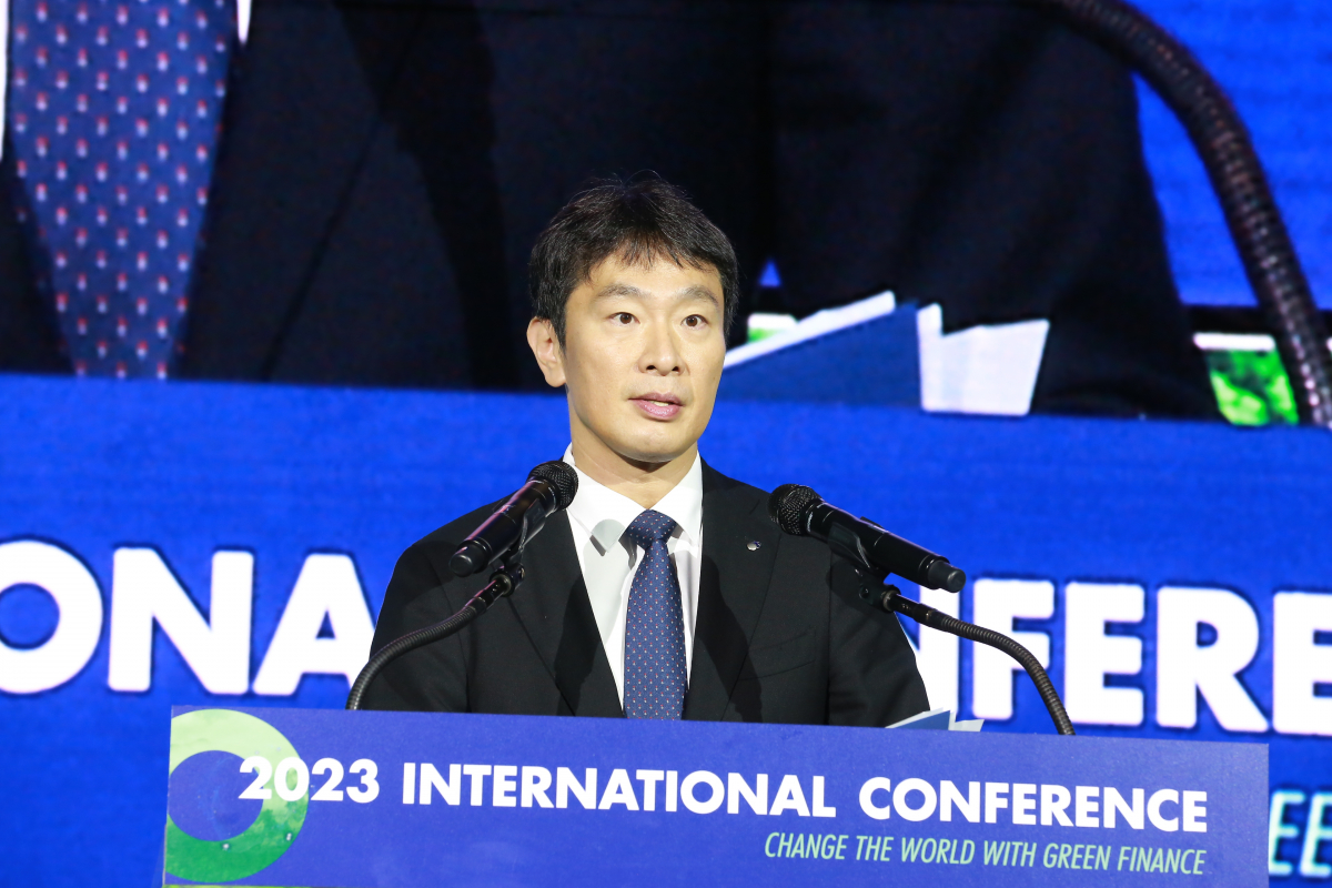 ▲이복현 금감원장이 31일 5대 금융 지주사와 '금융권 ESG 교육과정' 개설 업무협약 체결 및 이화여대 공동 국제 컨퍼런스·청년 채용설명회에서 개회사를 하고있다.
(사진제공= 금감원)