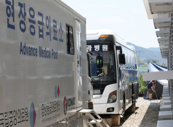 ▲잼버리 병원 앞 현장응급의료소 (연합뉴스)