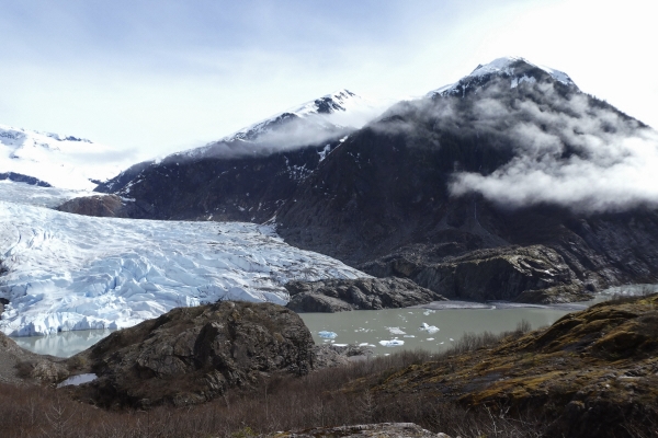 ▲미국 알래스카주 주노에 있는 멘덴홀 빙하의 모습이 보인다. 멘덴홀(미국)/AP연합뉴스
