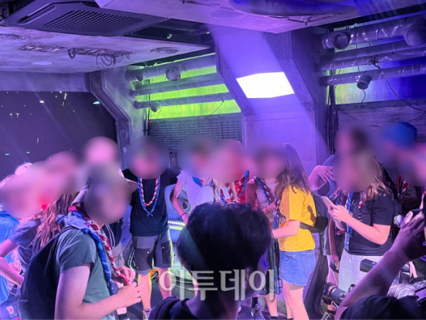▲덴마크 스카우트 대원들이 서울 중구 '하이커 그라운드'에서 다함께 노래를 부르고 있다. (정유정 기자)