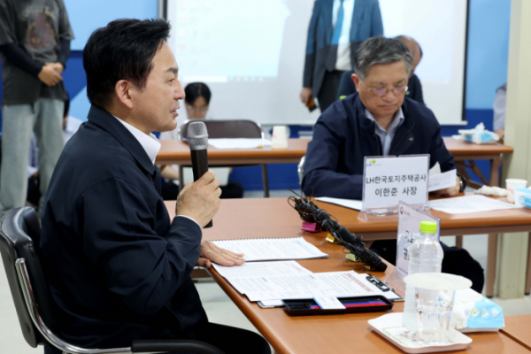 ▲원희룡 국토교통부 장관이 9일 경기 화성시 비봉지구 아파트 건설현장에서 열린 한국토지주택공사(LH) 임대주택 건설현장 감리실태 점검 간담회에서 모두발언을 하고 있다. 신태현 기자 holjjak@