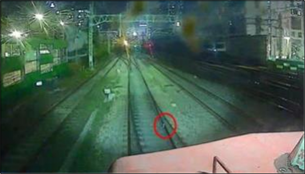 ▲사고발생 전 사고열차 전방 CCTV 영상을 보면 텅레일이 부러져 있다. (사진제공=항공·철도사고조사위원회)
