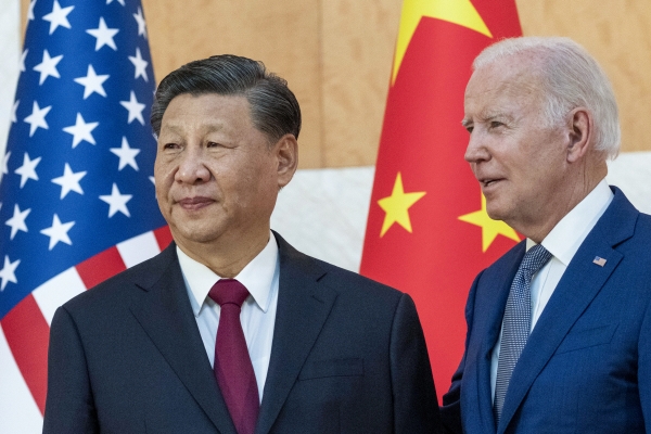 ▲시진핑 중국 국가주석과 조 바이든 미국 대통령이 지난해 11월 14일 주요 20개국(G20) 정상회의에서 마주하고 있다. 발리(인도네시아)/AP뉴시스
