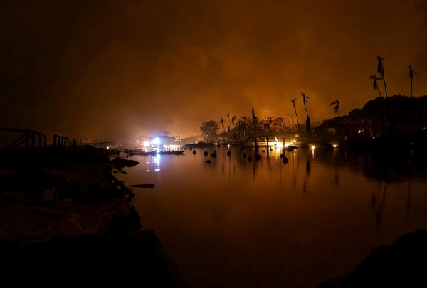 ▲9일(현지시간) 미국 하와이 카훌루이 리하이나 인근에서 불길이 보이고 있다. 리하이나(미국)/로이터연합뉴스
