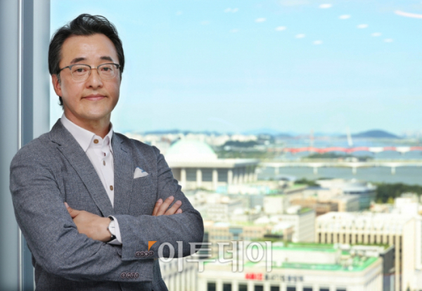 ▲ Koo Bon-hee, PDG d'Invest Seoul, pose avant un entretien avec Etoday dans son bureau de Yeouido, Séoul.  Reporter Go Iran photoeran@