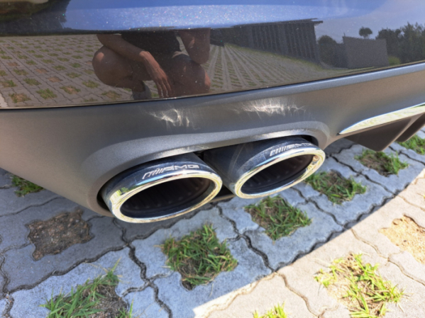 ▲'메르세데스-AMG GT 4-도어 쿠페' 배기구.  ‘AMG 가변식 퍼포먼스 배기 시스템’이 적용돼 운전의 재미를 더한다. (이민재 기자 2mj@)