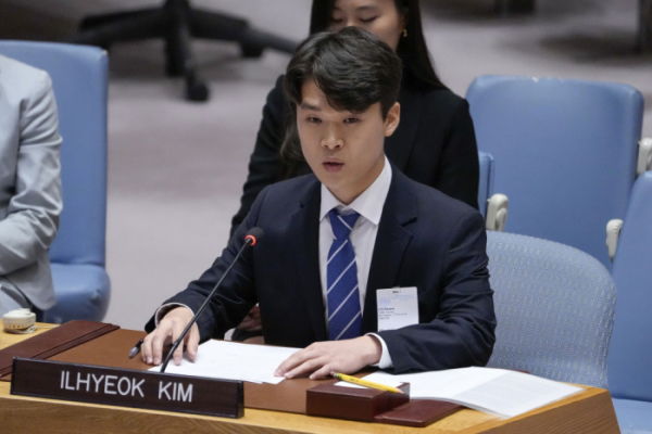 ▲탈북자 김일혁씨가 유엔 안보리에서 한국말로 북한 정권을 비판하고 있다. (AP/연합뉴스)
