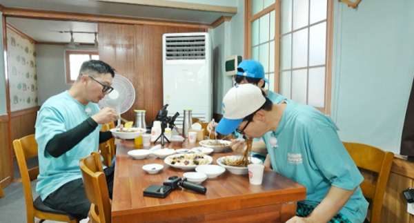 ▲'런닝맨' 어촌 촬영지 고성 짜장면(사진제공=SBS)
