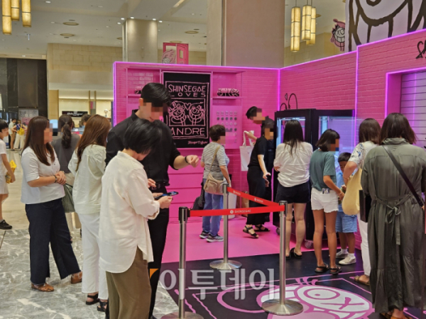 ▲25일 서울 명동 신세계백화점에서 안드레 사라이바 팝업 부스가 열렸다. (문현호 기자 m2h@)