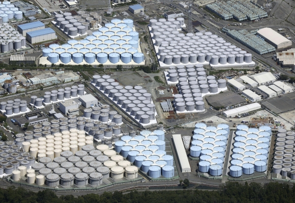 ▲일본 후쿠시마 원전에 오염수를 담은 탱크들이 보인다. 후쿠시마(일본)/AP연합뉴스
