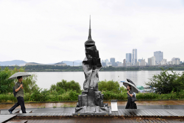 ▲한강변에서 우리나라 조각가의 작품을 감상할 수 있는 야외전시 '2023 한강조각 프로젝트'가 열렸다.