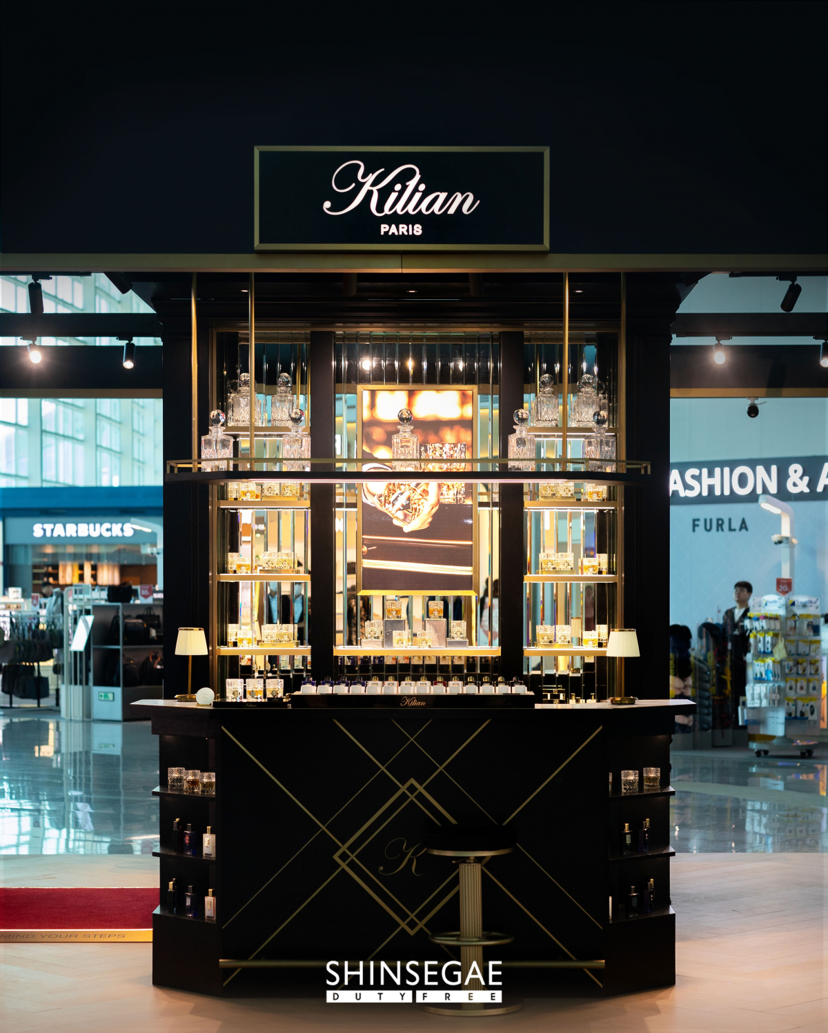 ▲신세계면세점 인천공항점의 킬리안 향수 팝업 매장 전경. (사진제공=신세계디에프)