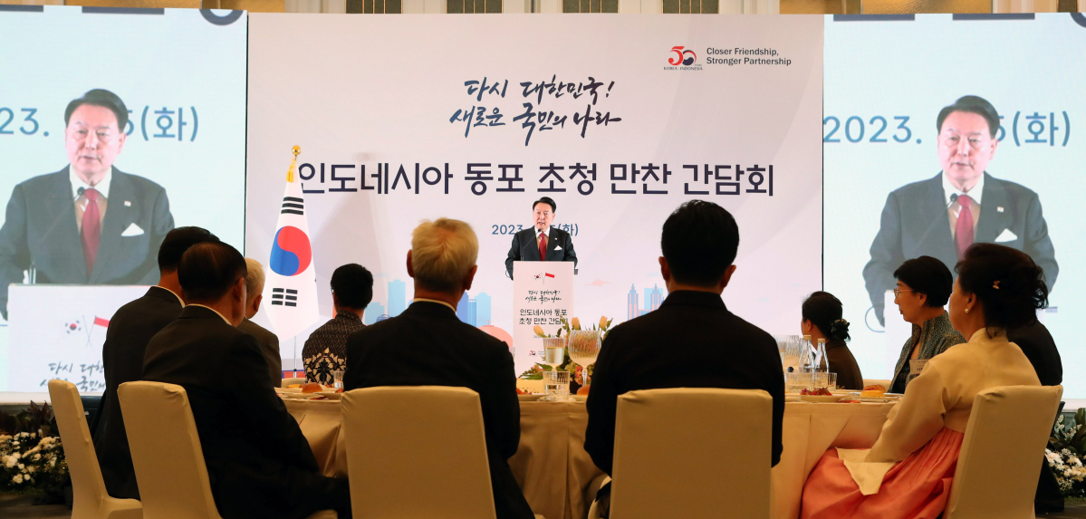 尹, les premiers compatriotes rencontrés lors du voyage…  « L’Indonésie, un partenaire clé de la solidarité Corée-ASEAN »