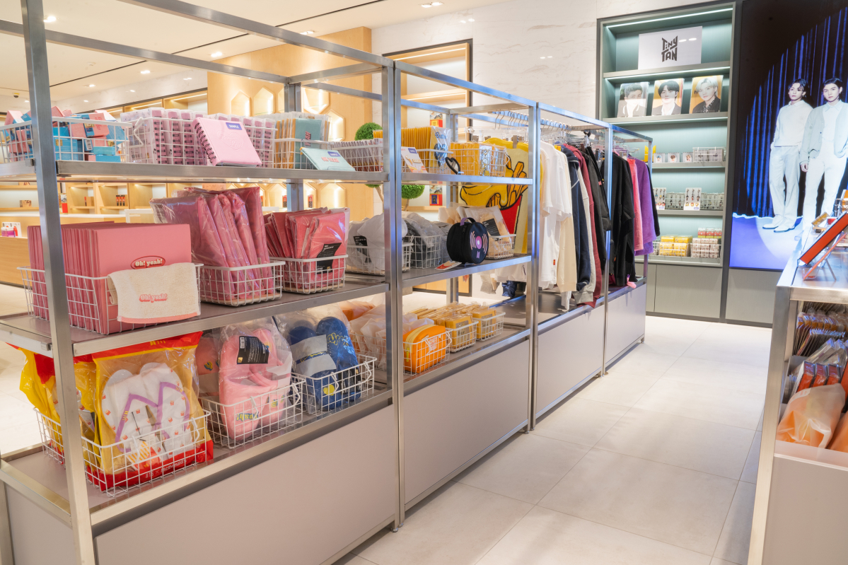 ▲신세계면세점 명동점에 오픈한 ‘방탄소년단 공식 상품 스토어’ 전경 (사진제공=신세계면세점)