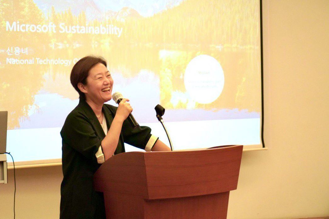 ▲안랩이 ‘지속가능성을 위한 IT기업의 노력’을 주제로 임직원 대상의 환경 교육을 6일 진행했다고 밝혔다. (사진제공=안랩)