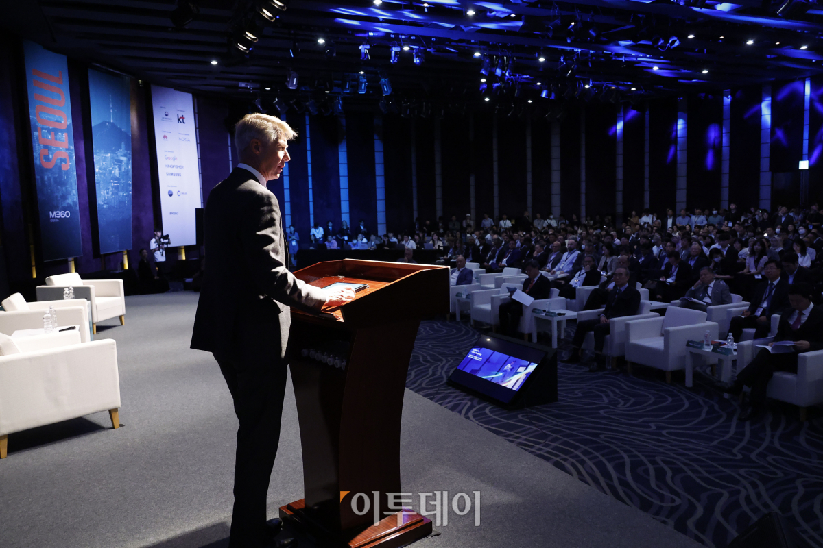 ▲마츠 그란리드 GSMA 사무총장이 7일 오전 서울 중구 웨스틴조선호텔에서 열린 세계이동통신사업자연합회(GSMA) 모바일 360 아시아태평양 콘퍼런스(M360 APAC)에서 기조연설을 하고 있다. 조현호 기자 hyunho@