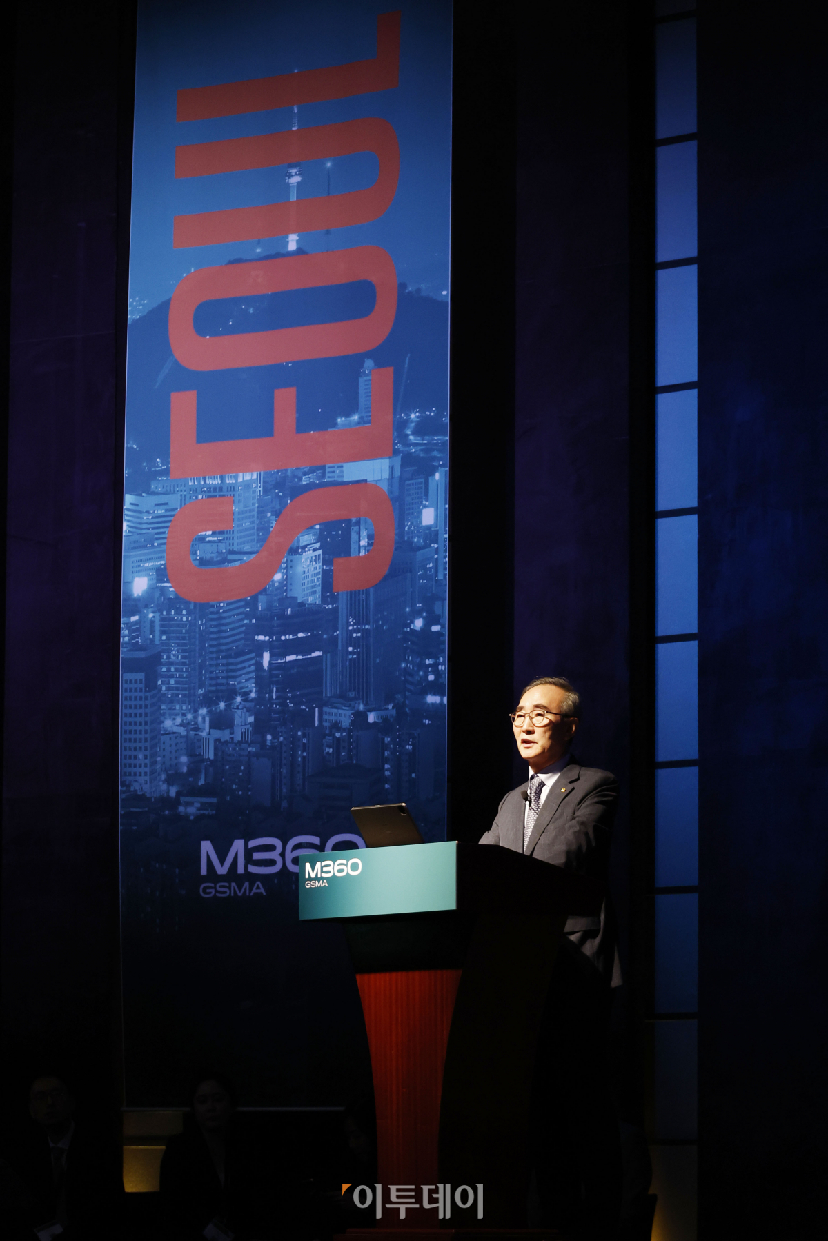 ▲김영섭 KT 대표가 7일 오전 서울 중구 웨스틴조선호텔에서 열린 세계이동통신사업자연합회(GSMA) 모바일 360 아시아태평양 콘퍼런스(M360 APAC)에서 기조연설을 하고 있다. 조현호 기자 hyunho@