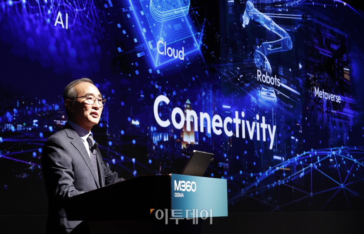 ▲김영섭 KT 대표가 7일 오전 서울 중구 웨스틴조선호텔에서 열린 세계이동통신사업자연합회(GSMA) 모바일 360 아시아태평양 콘퍼런스(M360 APAC)에서 기조연설을 하고 있다. 조현호 기자 hyunho@