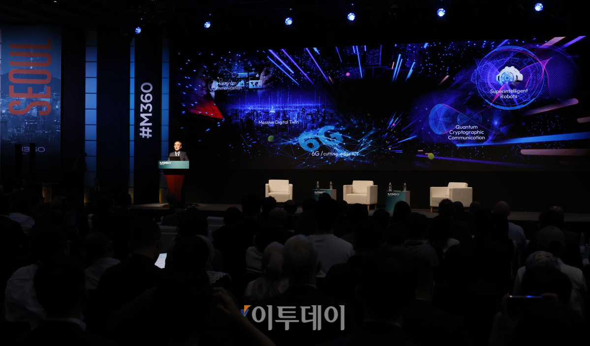 ▲김영섭 KT 대표가 7일 오전 서울 중구 웨스틴조선호텔에서 열린 세계이동통신사업자연합회(GSMA) 모바일 360 아시아태평양 콘퍼런스(M360 APAC)에서 기조연설을 하고 있다. 조현호 기자 hyunho@