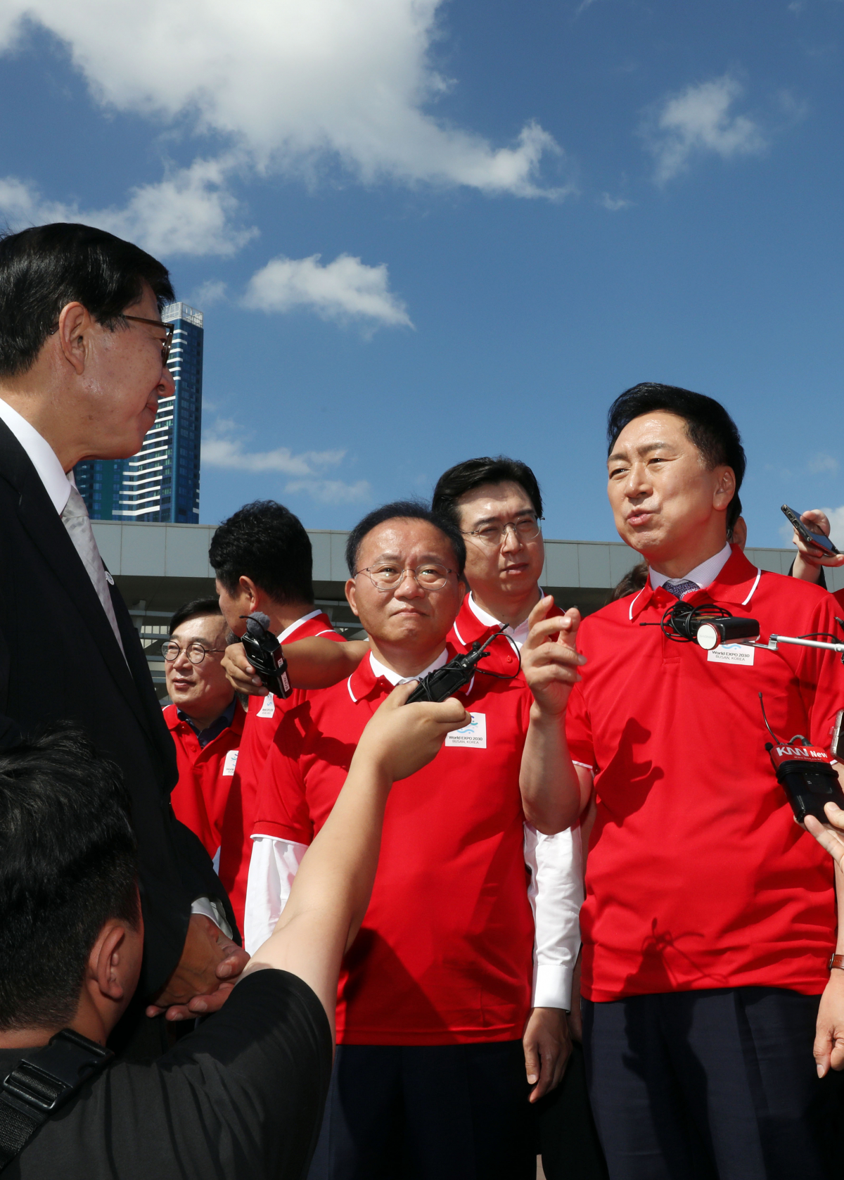 ▲김기현 대표 등 국민의힘 지도부는 7일 부산 동구 부산항국제전시컨벤션센터 하늘정원 등을 방문했다. (뉴시스)