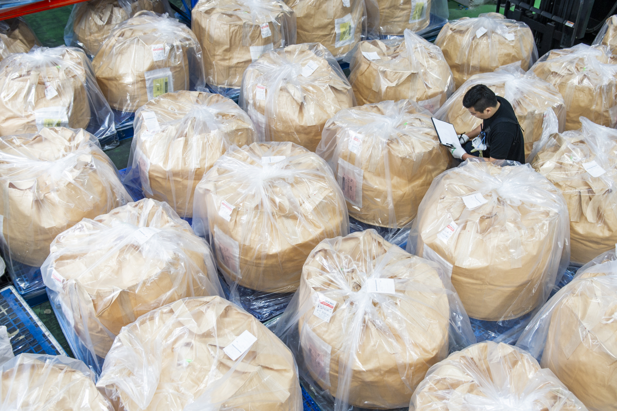 ▲완성된 양극재가 포장되어 있는 모습. (사진제공=에코프로)