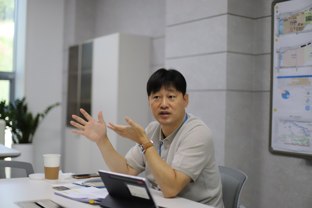 ▲이종철 에코프로머티리얼즈 경영지원그룹장(상무)이 5일 에코프로 포항캠퍼스에서 이투데이와 인터뷰를 하고 있다. (사진제공=에코프로)