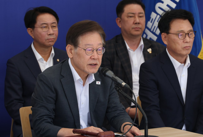 ▲더불어민주당 이재명 대표가 8일 국회 천막농성장에서 열린 최고위원회의에서 발언을 하고 있다. (연합뉴스)