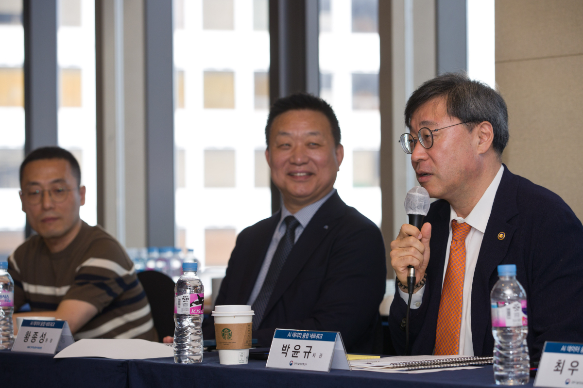 ▲박윤규 과학기술정보통신부 제2차관이 8일 오전 서울 중구 이비스앰배서더명동호텔에서 열린 '인공지능(AI) 데이터 융합 네트워크 발족식' 에서 인사말을 하고 있다. (사진제공=과학기술정보통신부)