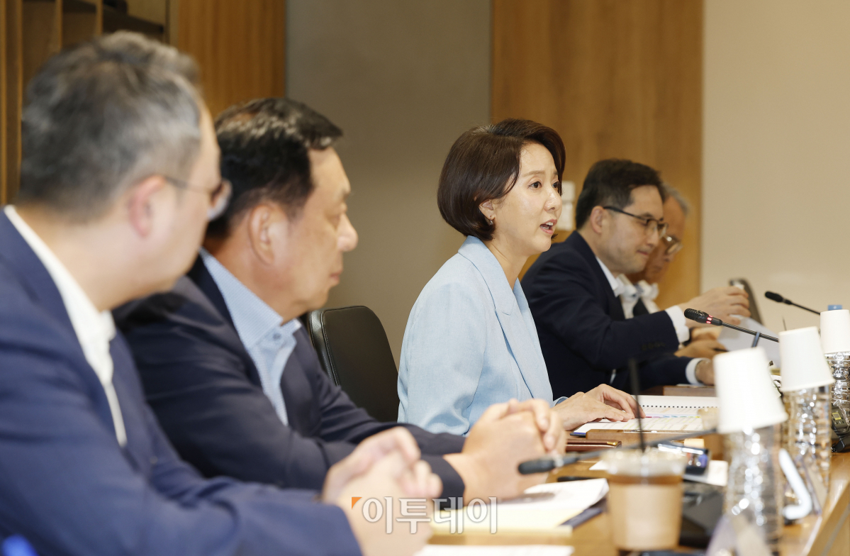 ▲이영 중소벤처기업부 장관이 11일 서울 강서구 LG사이언스파크에서 열린 '중소벤처기업부·공정거래위원회 합동 납품대금 연동제 현장안착 간담회'에서 인사말을 하고 있다. 조현호 기자 hyunho@