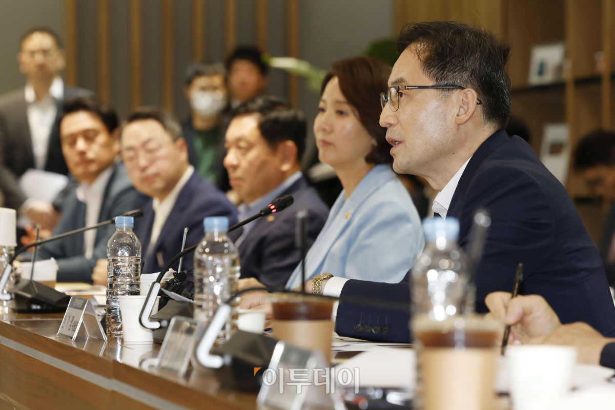▲한기정 공정거래위원회 위원장이 11일 서울 강서구 LG사이언스파크에서 열린 '중소벤처기업부·공정거래위원회 합동 납품대금 연동제 현장안착 간담회'에서 인사말을 하고 있다. 조현호 기자 hyunho@