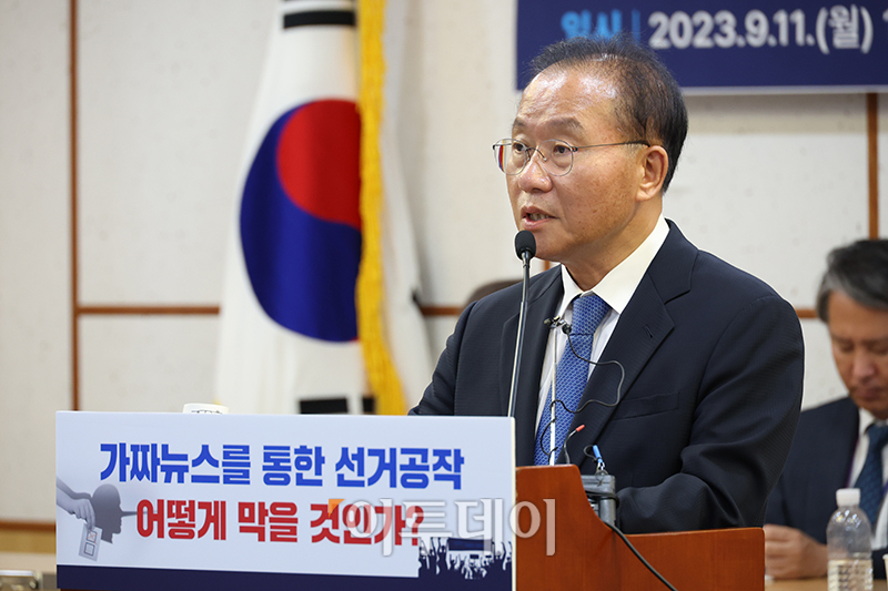 ▲윤재옥 국민의힘 원내대표가 11일 서울 여의도 국회 의원회관에서 열린 <가짜뉴스를 통한 선거공작 어떻게 막을 것인가?> 긴급 토론회에서 인사말을 하고 있다. 고이란 기자 photoeran@