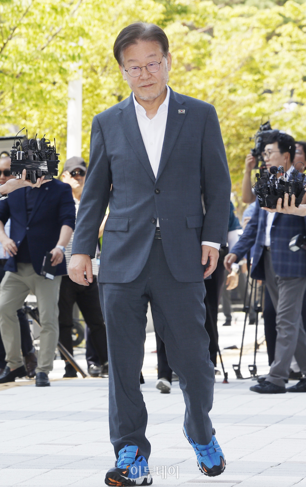 ▲이재명 더불어민주당 대표가 12일 경기 수원시 영통구 수원지방검찰청에 대북송금 의혹 관련 조사를 받기 위해 출석하고 있다. 조현호 기자 hyunho@