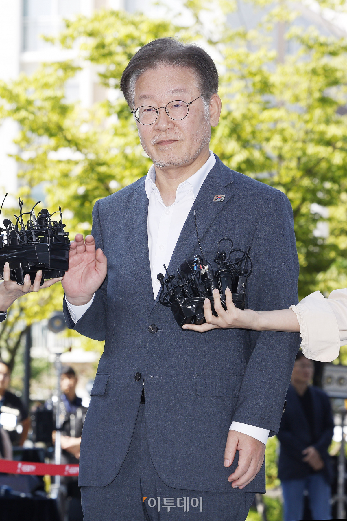 ▲이재명 더불어민주당 대표가 12일 오후 경기도 수원 영통구 수원지방검찰청에 대북송금 의혹 관련 조사를 받기 위해 출석하고 있다. 조현호 기자 hyunho@